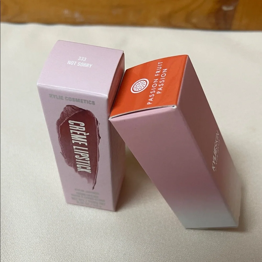Kylie Cosmetics Crème Lipstick and Lip Oil Set - Picture 10 of 11